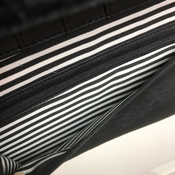 Betsey Johnson crossbody Clutch. - Picture 5 of 8